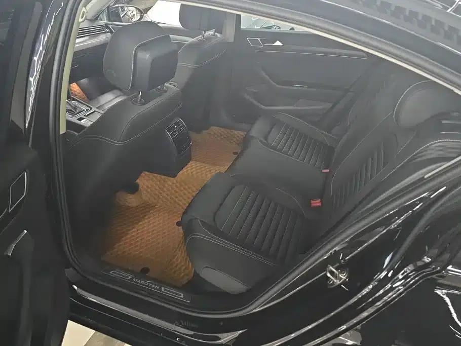 2020 Volkswagen Passat 330TSI DSG Leading Edition — миниатюра 11
