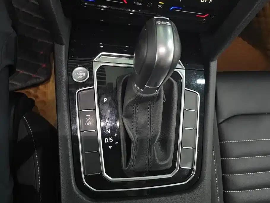 2020 Volkswagen Passat 330TSI DSG Leading Edition — миниатюра 16