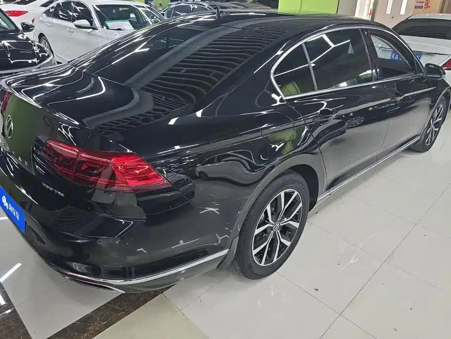 2020 Volkswagen Passat 330TSI DSG Leading Edition — миниатюра 3
