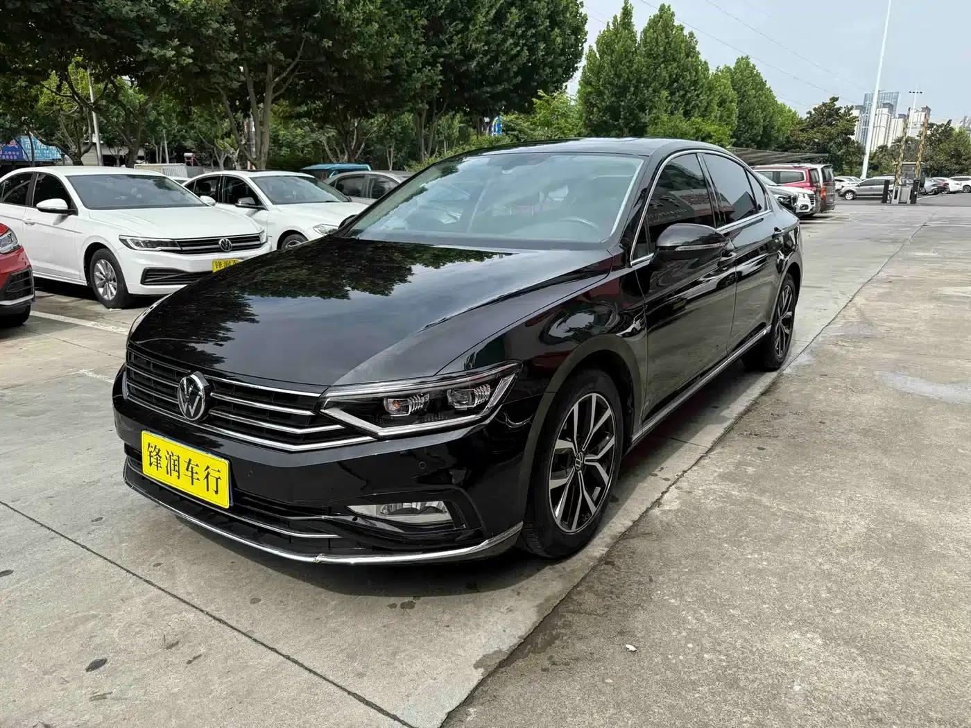 2020 Volkswagen Passat 330TSI DSG Leading Edition — миниатюра 1