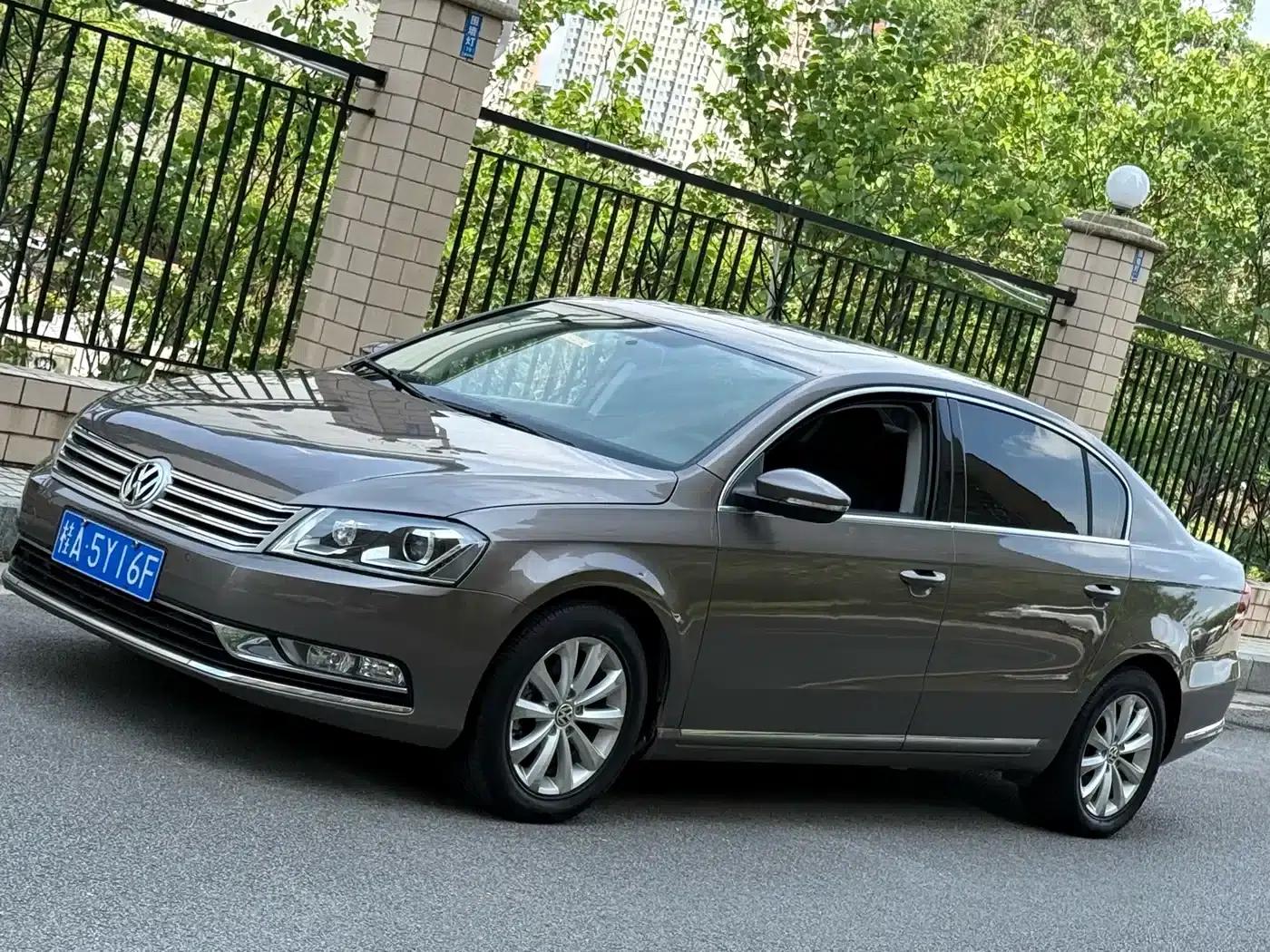 2013 Volkswagen Passat 1.8TSI Luxury — миниатюра 1