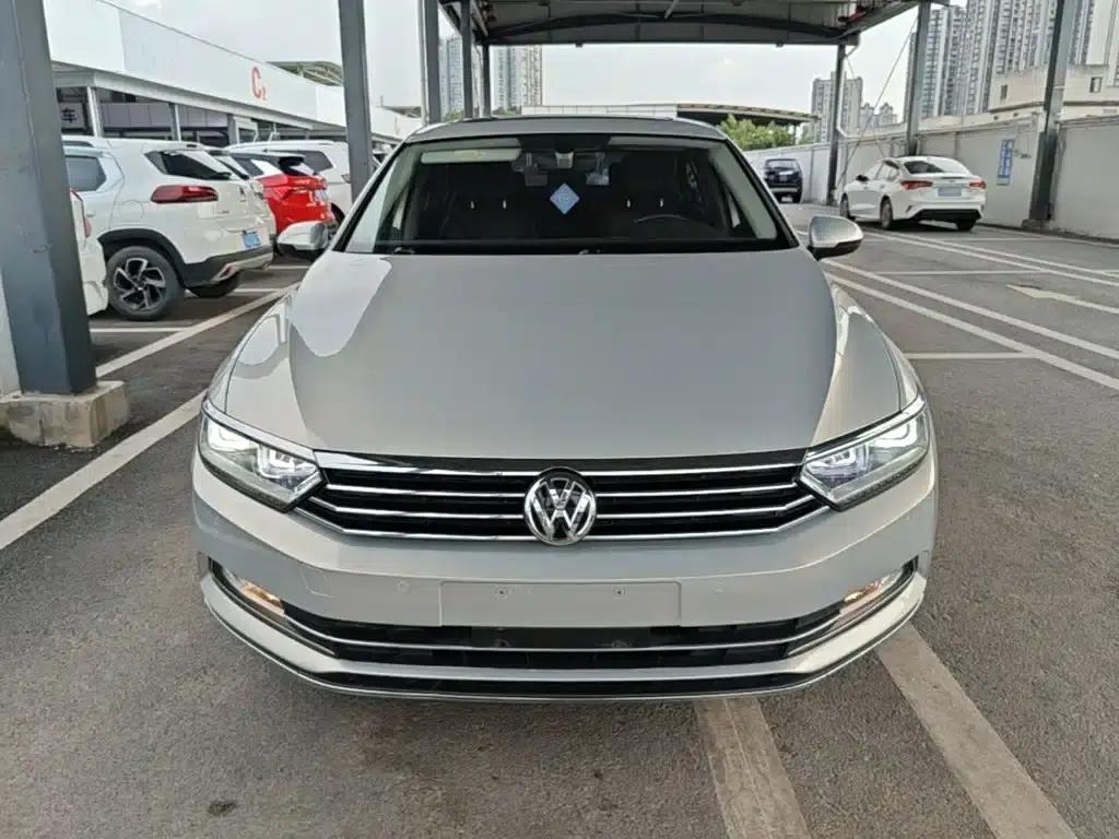 2017 Volkswagen Passat 330TSI DSG Luxury — миниатюра 3