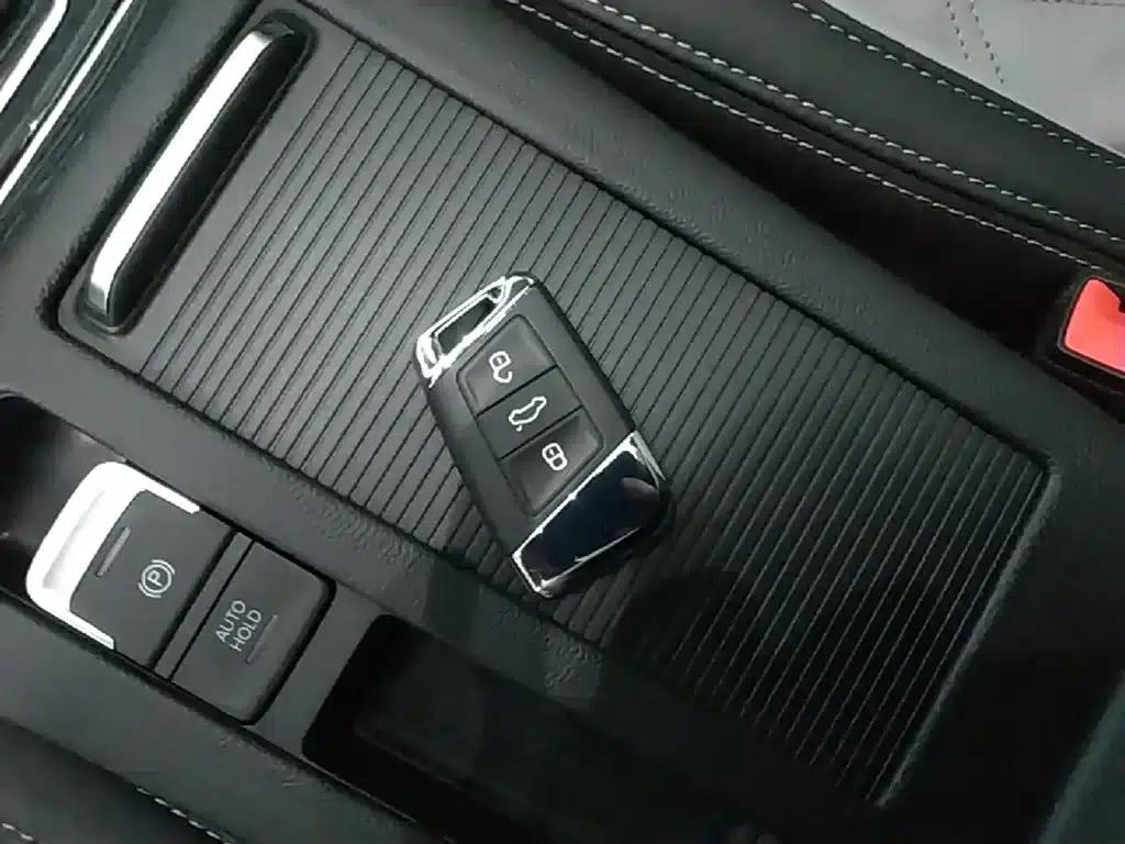 Volkswagen Magotan 2023 2 Millionth Unit Commemorative Edition 330TSI DSG Leading Model — миниатюра 9