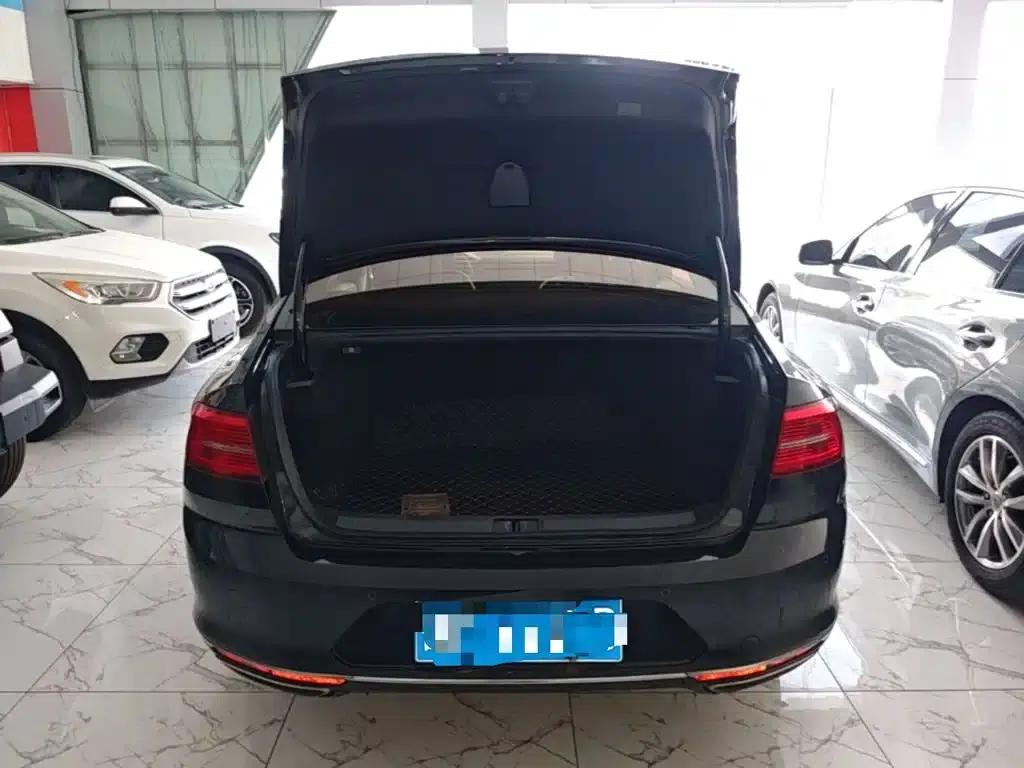 2017 Volkswagen Passat 330TSI DSG Luxury — миниатюра 19