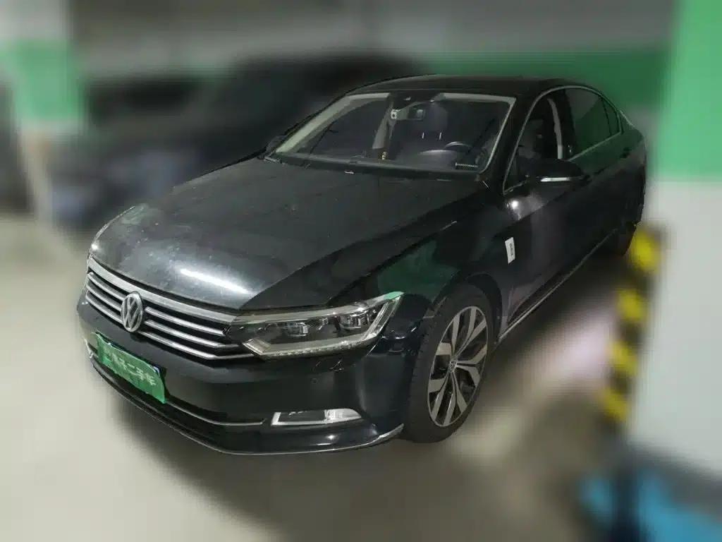 2018 Volkswagen Passat 330TSI DSG Premium — миниатюра 1