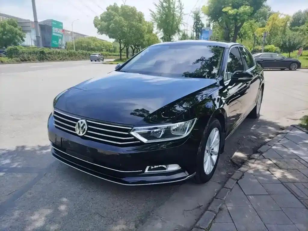 2018 Volkswagen Passat 330TSI DSG Leading Edition — миниатюра 1