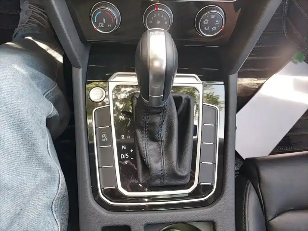 2018 Volkswagen Passat 330TSI DSG Leading Edition — миниатюра 14