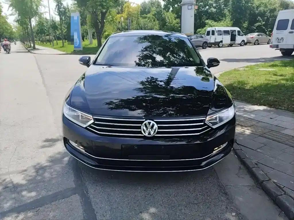 2018 Volkswagen Passat 330TSI DSG Leading Edition — миниатюра 3