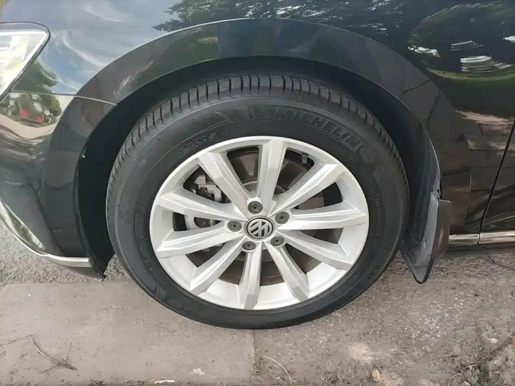 2018 Volkswagen Passat 330TSI DSG Leading Edition — миниатюра 23