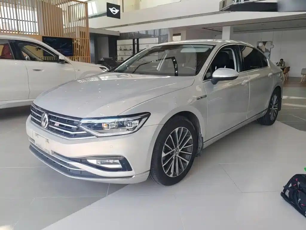 2020 Volkswagen Passat 330TSI DSG Luxury — миниатюра 1