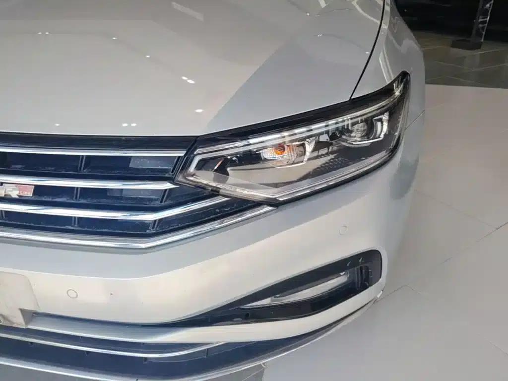 2020 Volkswagen Passat 330TSI DSG Luxury — миниатюра 24
