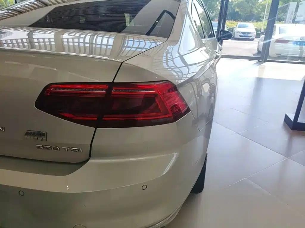 2020 Volkswagen Passat 330TSI DSG Luxury — миниатюра 8
