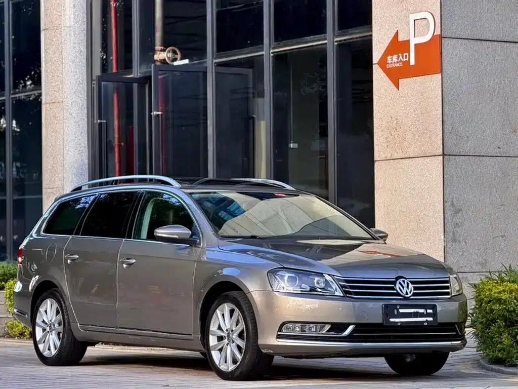 2012 Imported Volkswagen Passat Touring Edition 2.0TSI Comfort — миниатюра 3