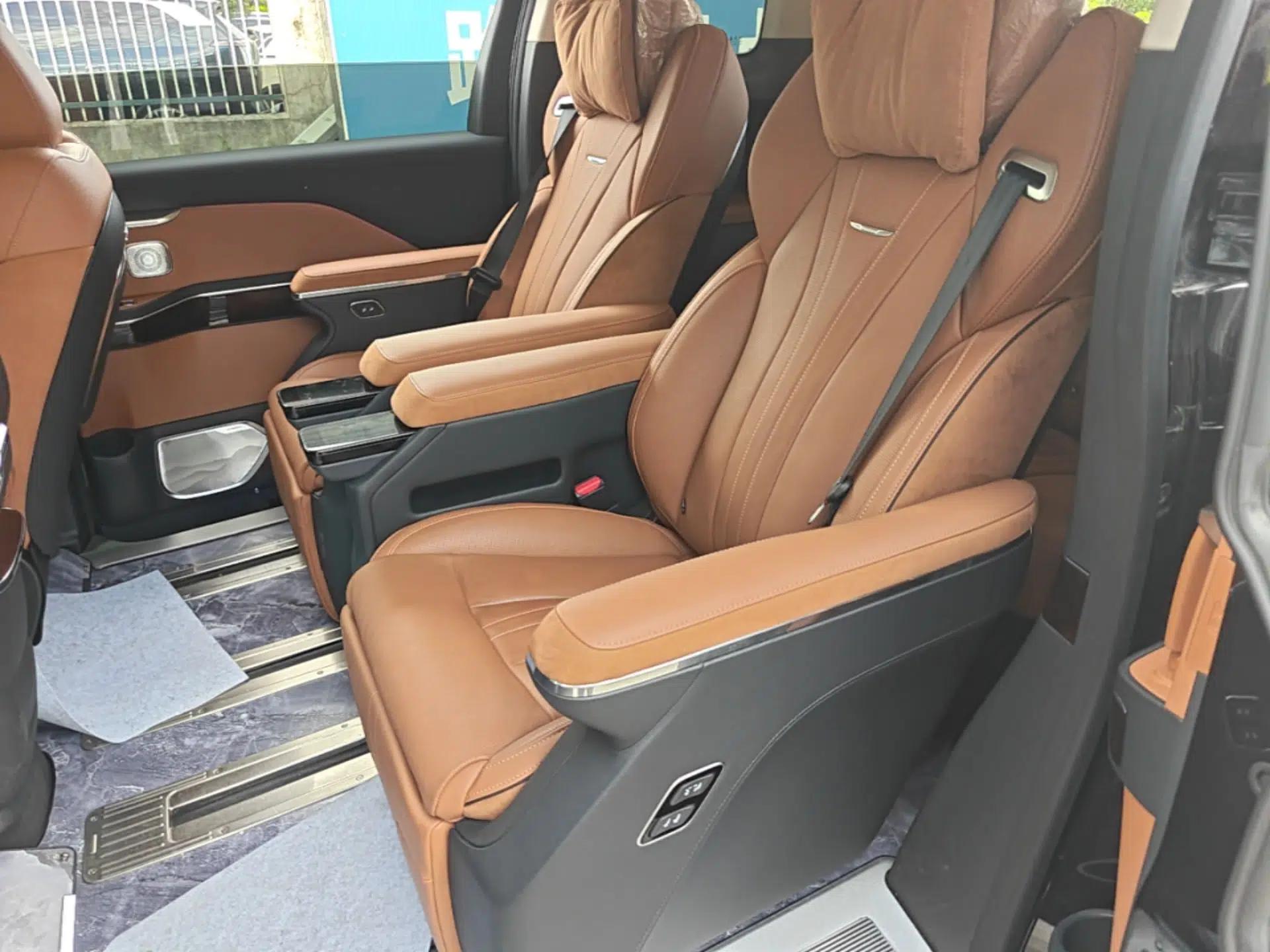 Hongqi HQ9 PHEV 2024 2.0T Four-Wheel Drive Luxury Edition — миниатюра 20