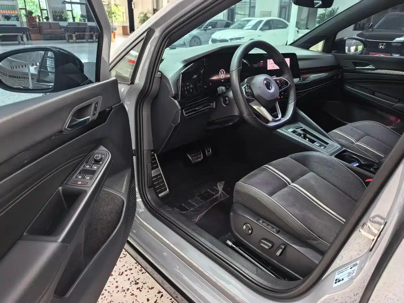 2023 Golf 280TSI DSG R-Line Lite — миниатюра 11