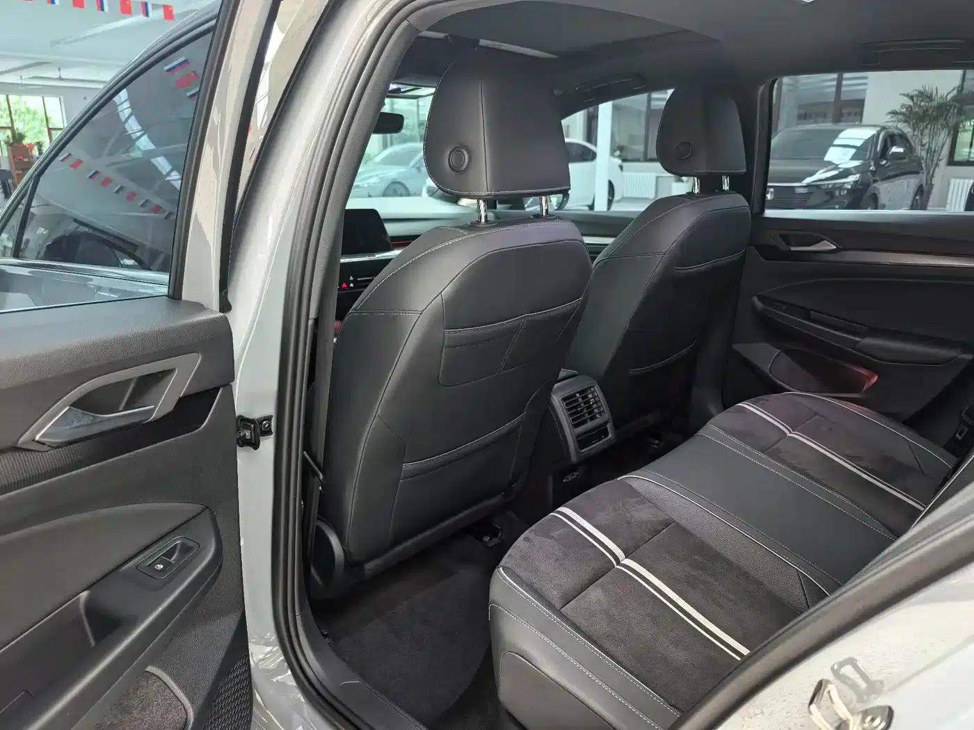 2023 Golf 280TSI DSG R-Line Lite — миниатюра 12