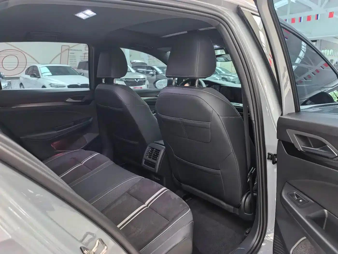 2023 Golf 280TSI DSG R-Line Lite — миниатюра 14