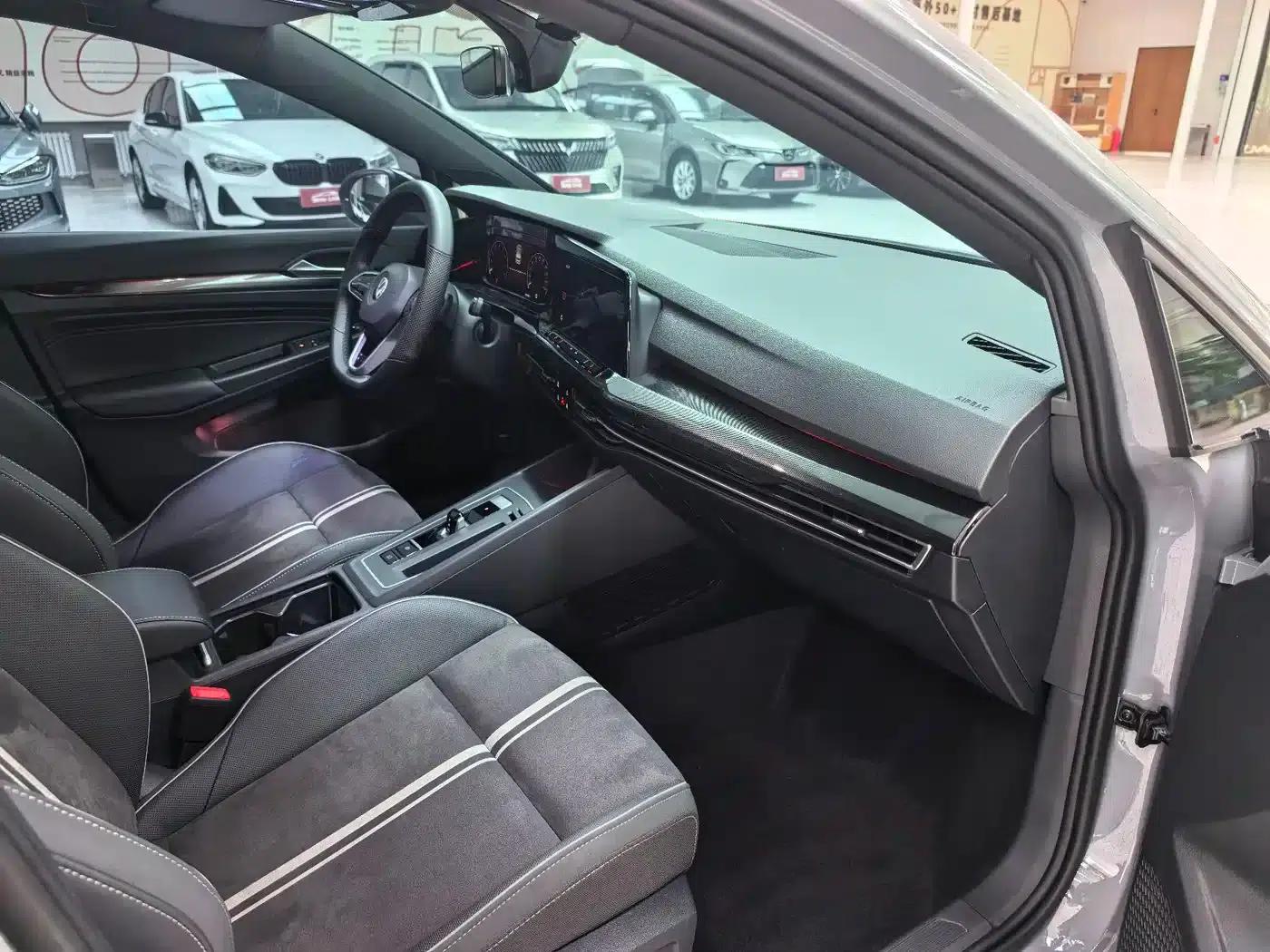 2023 Golf 280TSI DSG R-Line Lite — миниатюра 15