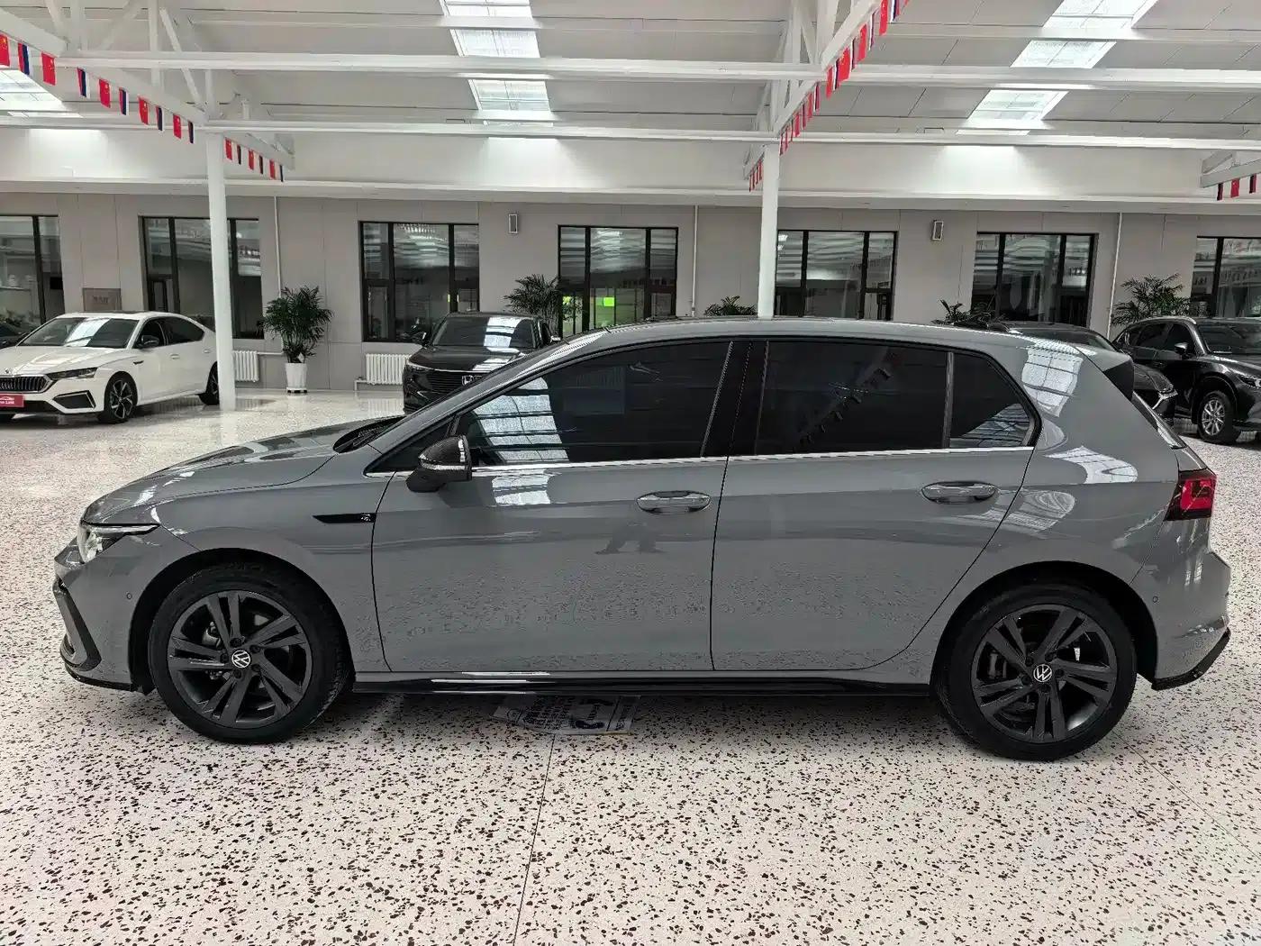2023 Golf 280TSI DSG R-Line Lite — миниатюра 4