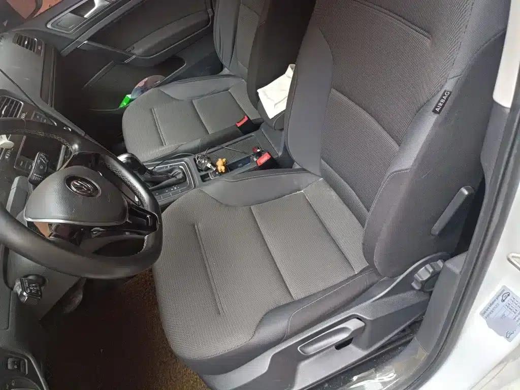 2017 Golf 230TSI Automatic Comfort Millionth Unit Commemorative Edition — миниатюра 11