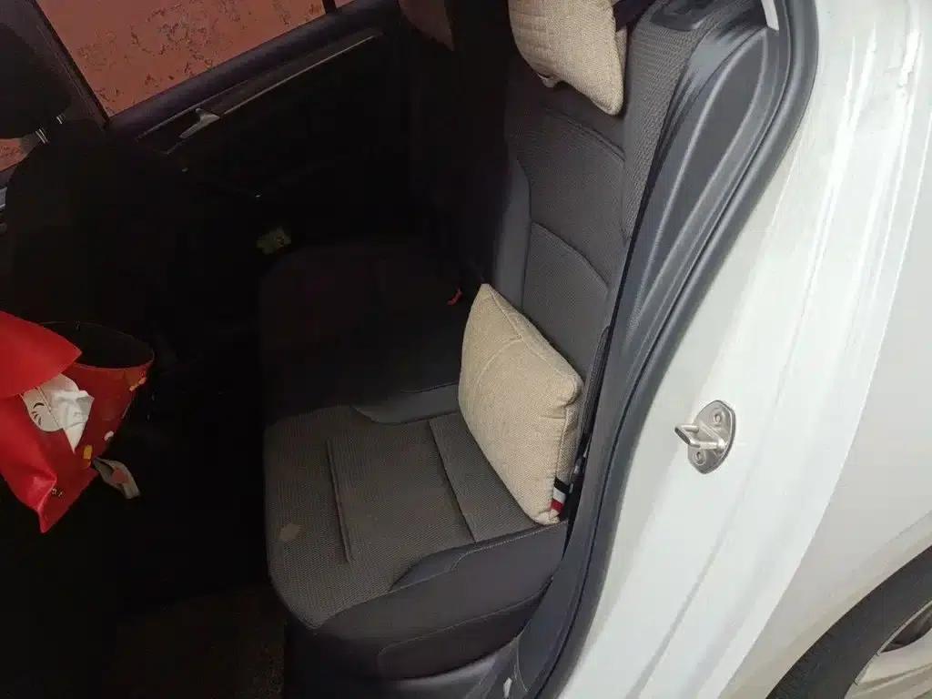 2017 Golf 230TSI Automatic Comfort Millionth Unit Commemorative Edition — миниатюра 13