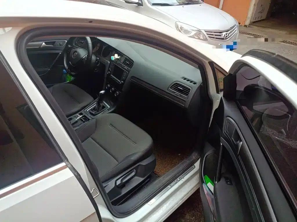2017 Golf 230TSI Automatic Comfort Millionth Unit Commemorative Edition — миниатюра 21