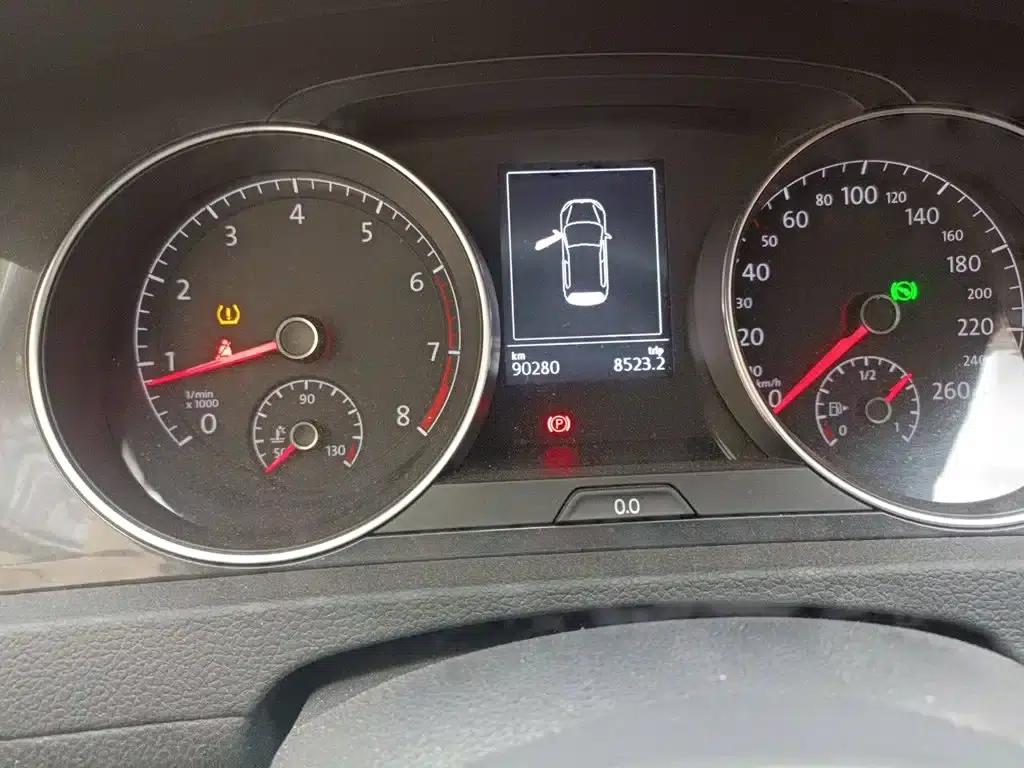 2017 Golf 230TSI Automatic Comfort Millionth Unit Commemorative Edition — миниатюра 8