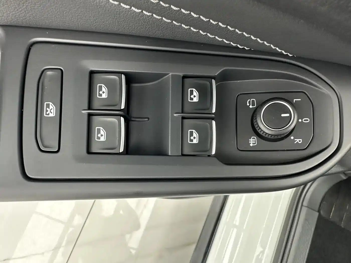 2023 Golf 280TSI DSG R-Line Lite — миниатюра 12