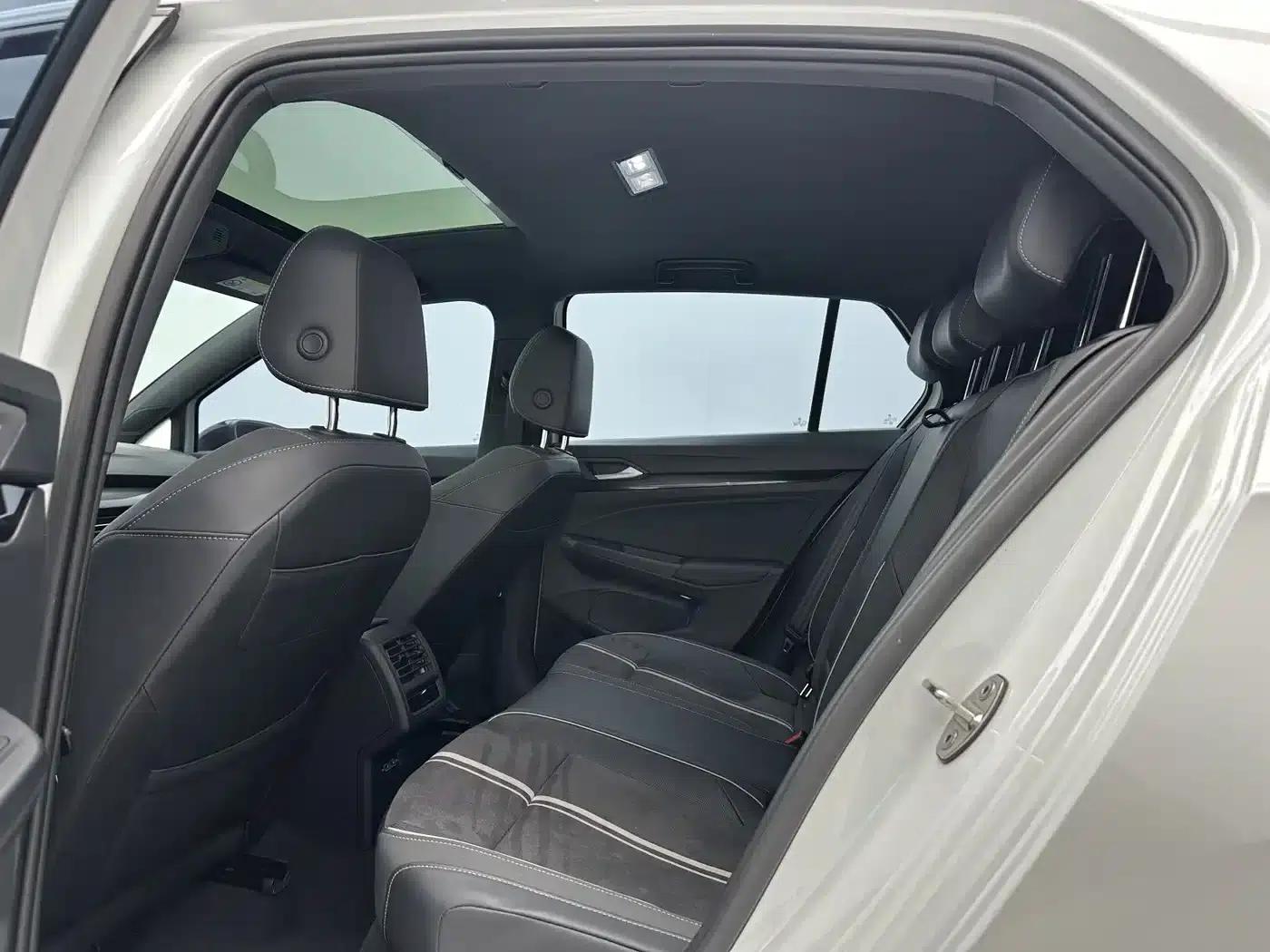 2023 Golf 280TSI DSG R-Line Lite — миниатюра 6