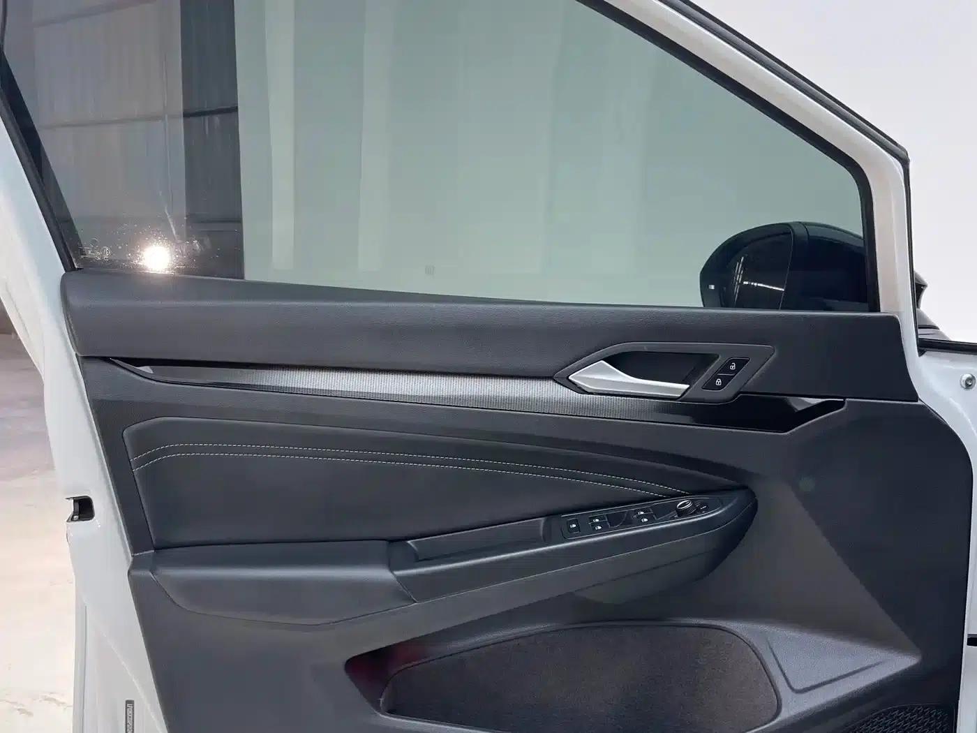 2023 Golf 280TSI DSG R-Line Lite — миниатюра 12