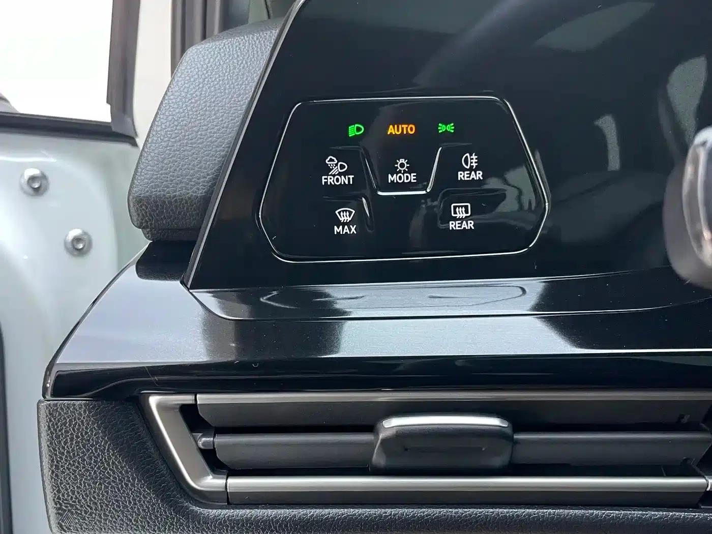 2023 Golf 280TSI DSG R-Line Lite — миниатюра 15