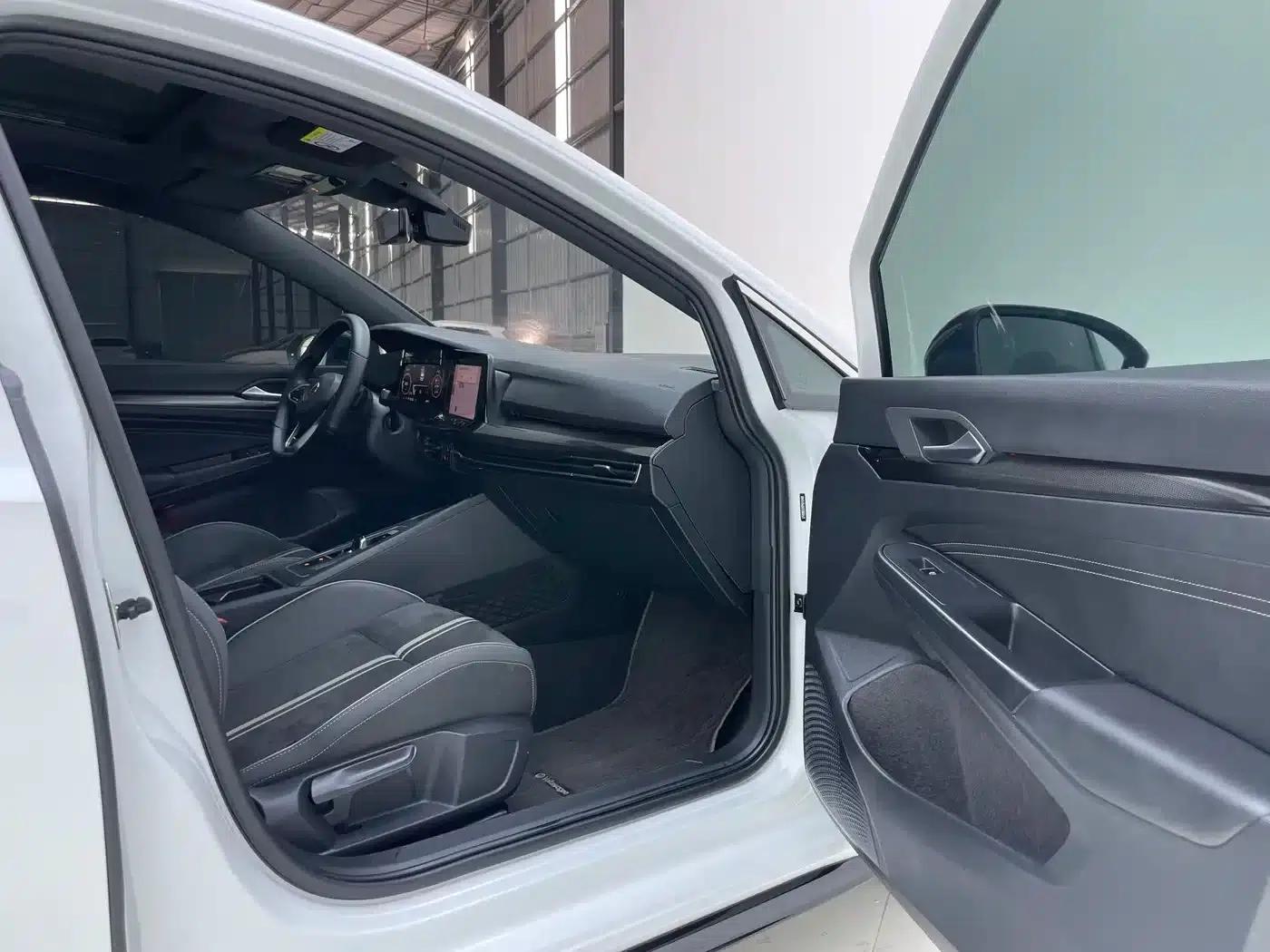 2023 Golf 280TSI DSG R-Line Lite — миниатюра 22
