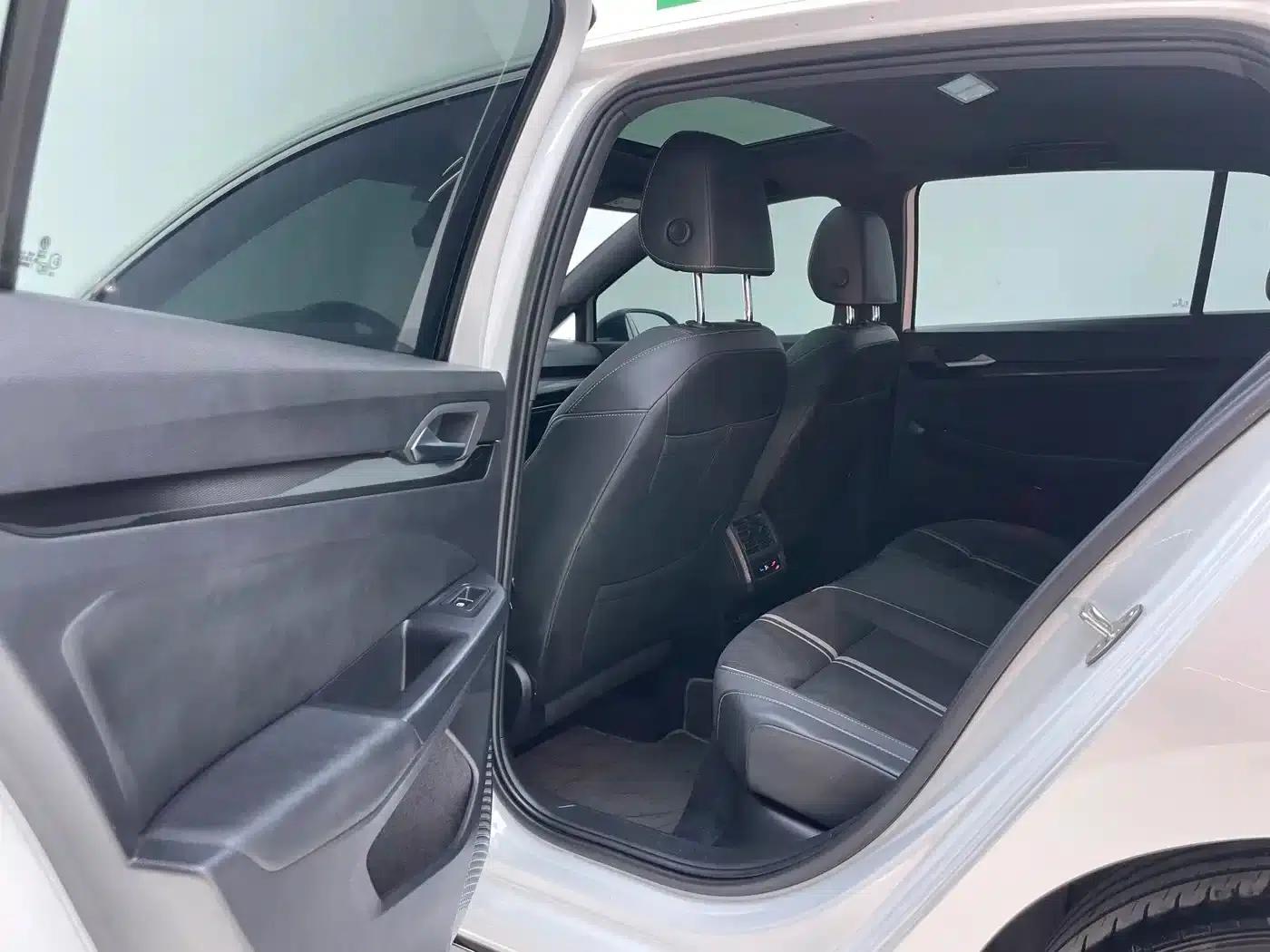 2023 Golf 280TSI DSG R-Line Lite — миниатюра 25