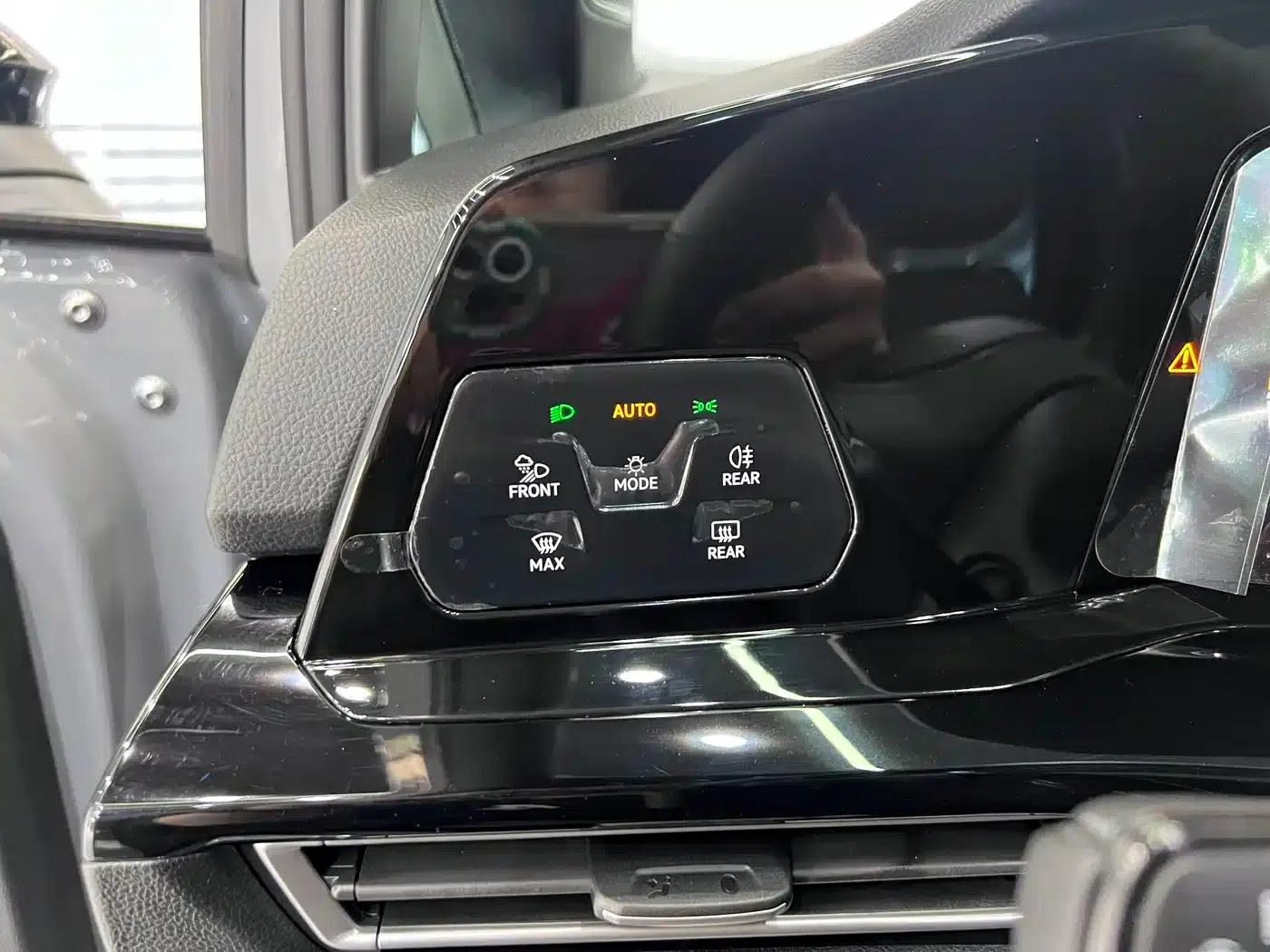 2023 Golf 280TSI DSG R-Line Lite — миниатюра 11
