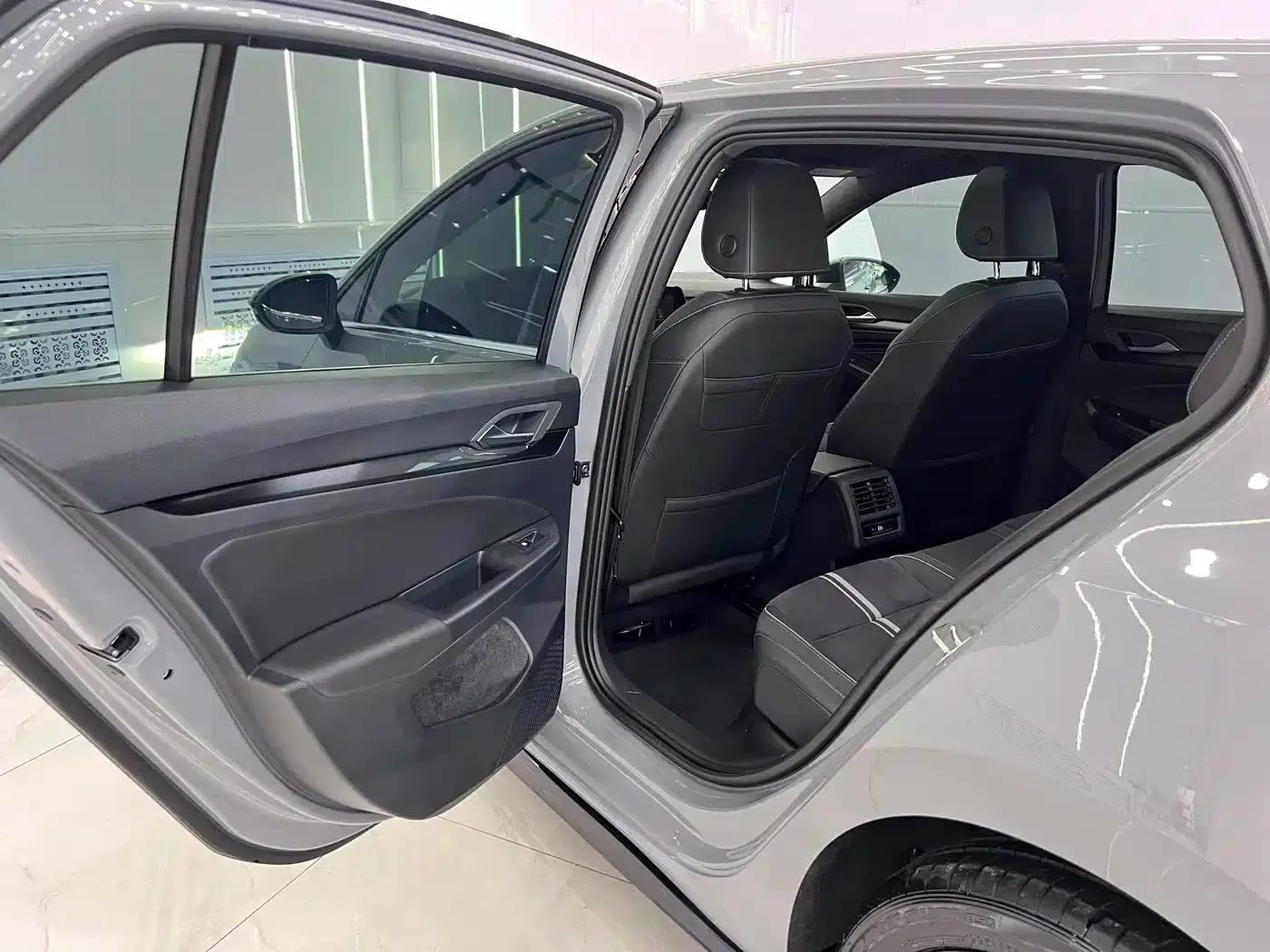 2023 Golf 280TSI DSG R-Line Lite — миниатюра 13