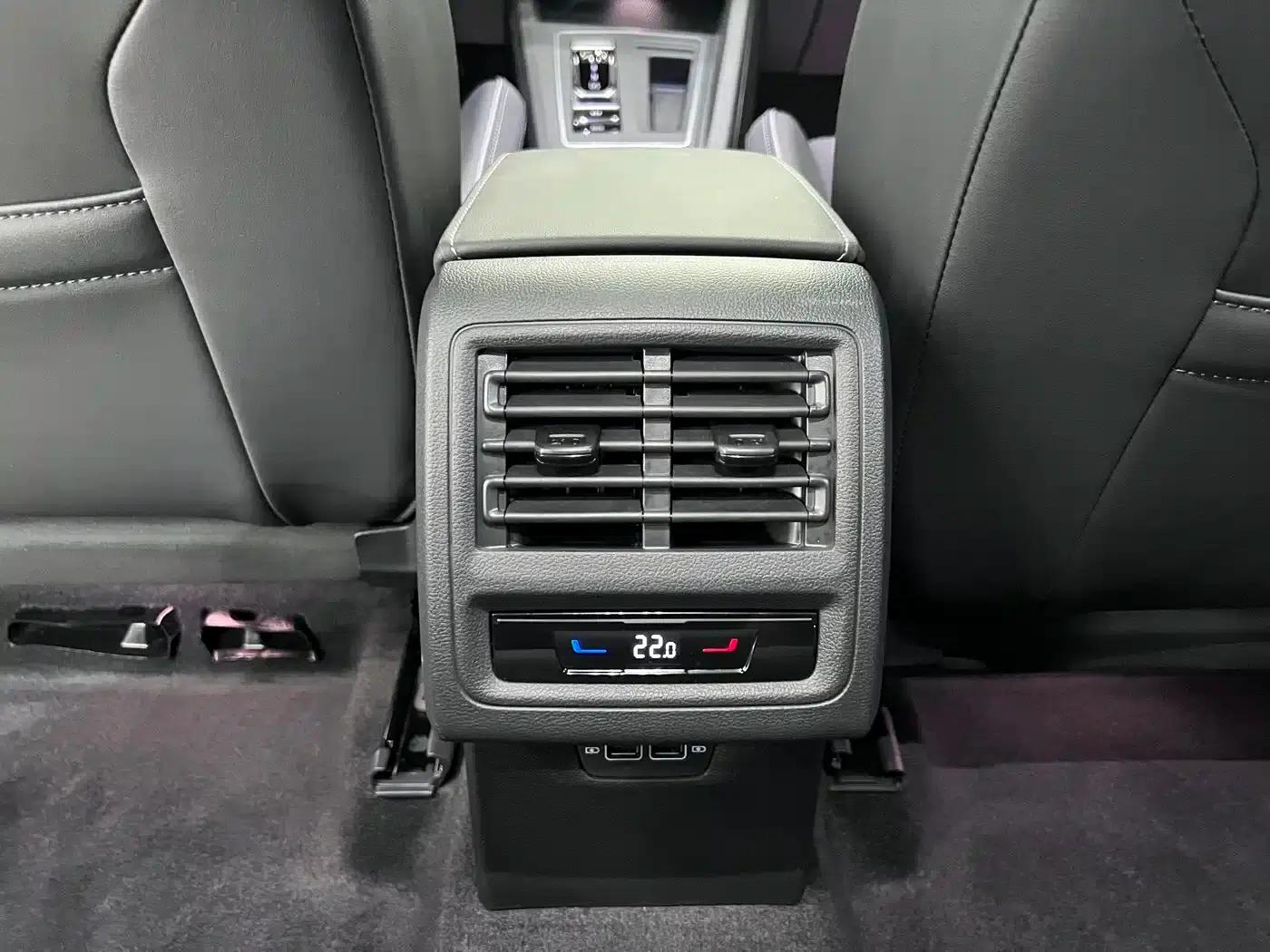 2023 Golf 280TSI DSG R-Line Lite — миниатюра 14