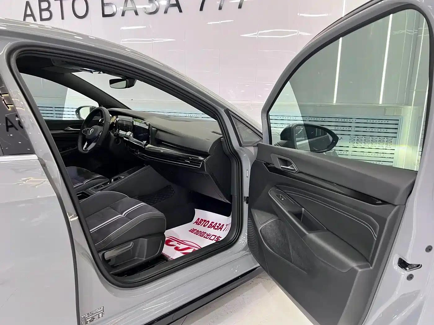 2023 Golf 280TSI DSG R-Line Lite — миниатюра 18
