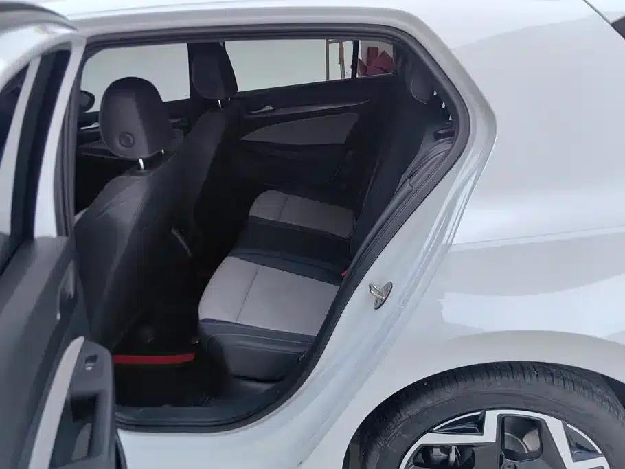 2025 Golf 300TSI R-Line — миниатюра 11