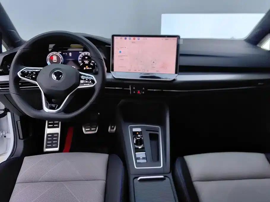 2025 Golf 300TSI R-Line — миниатюра 12