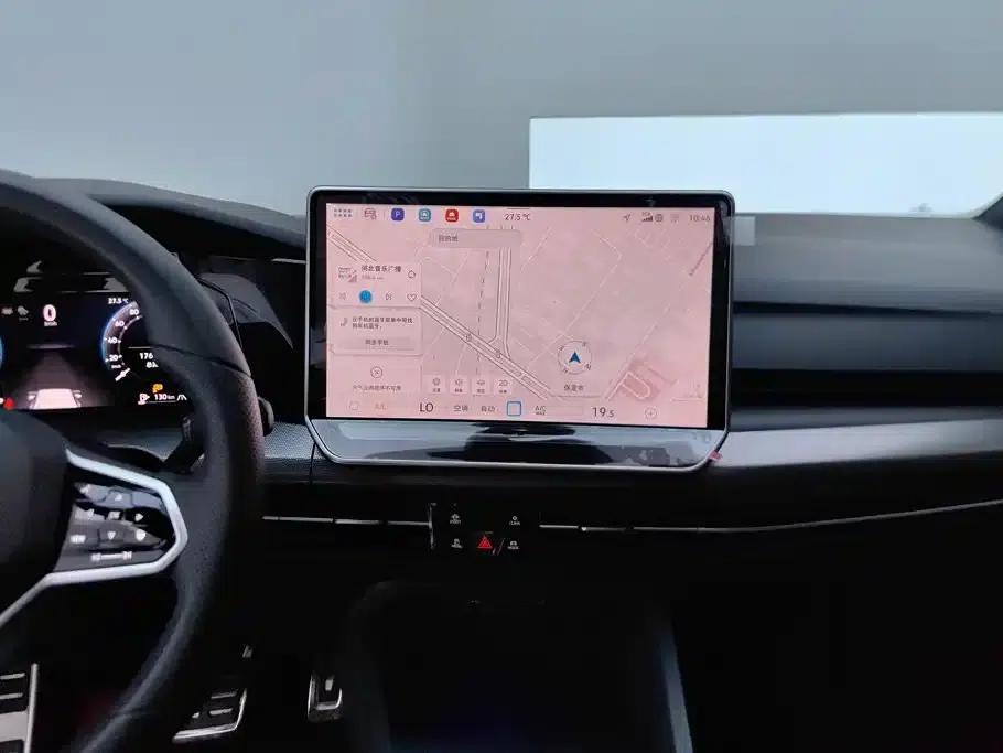 2025 Golf 300TSI R-Line — миниатюра 13