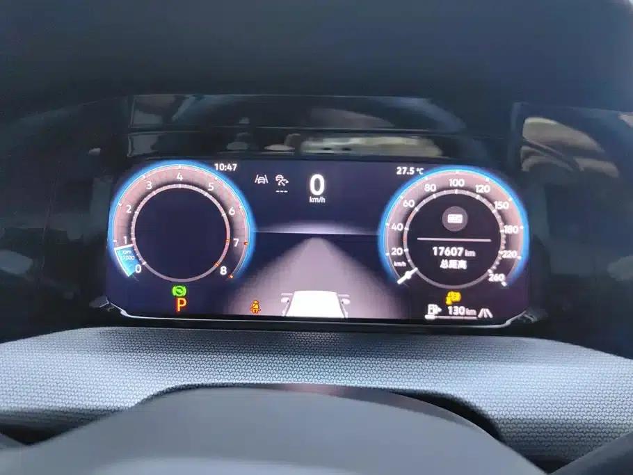 2025 Golf 300TSI R-Line — миниатюра 14