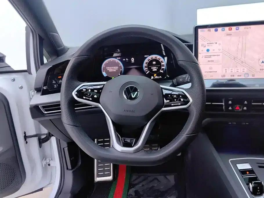 2025 Golf 300TSI R-Line — миниатюра 15