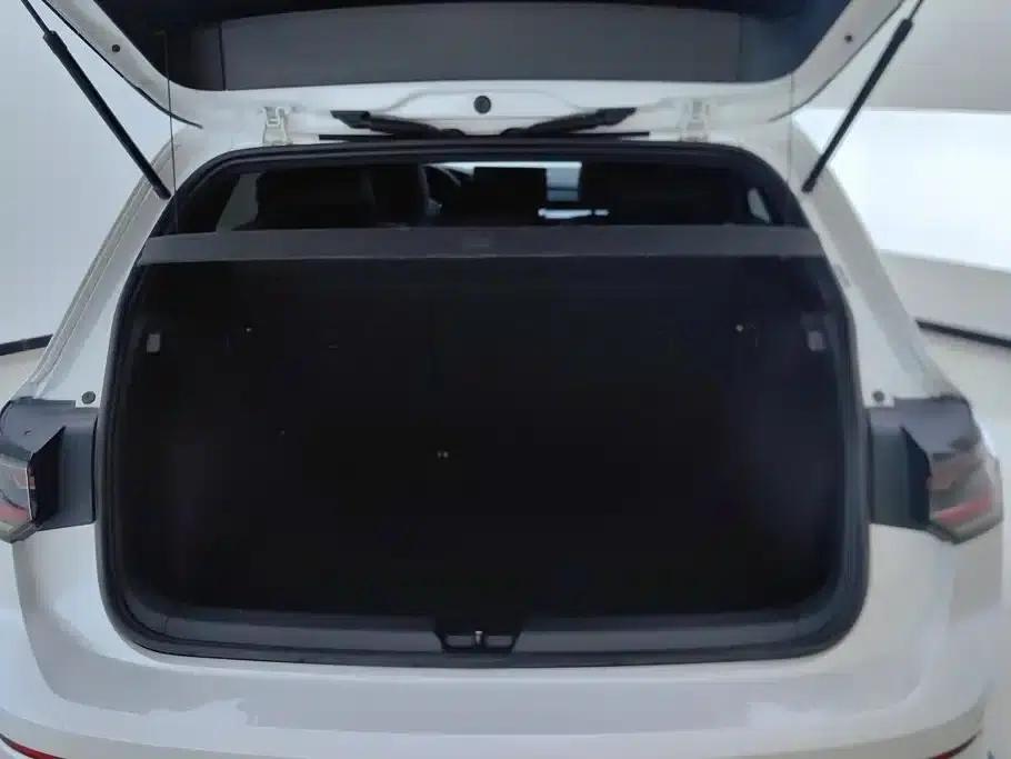 2025 Golf 300TSI R-Line — миниатюра 4