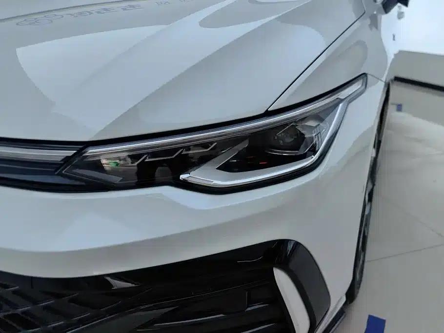 2025 Golf 300TSI R-Line — миниатюра 5
