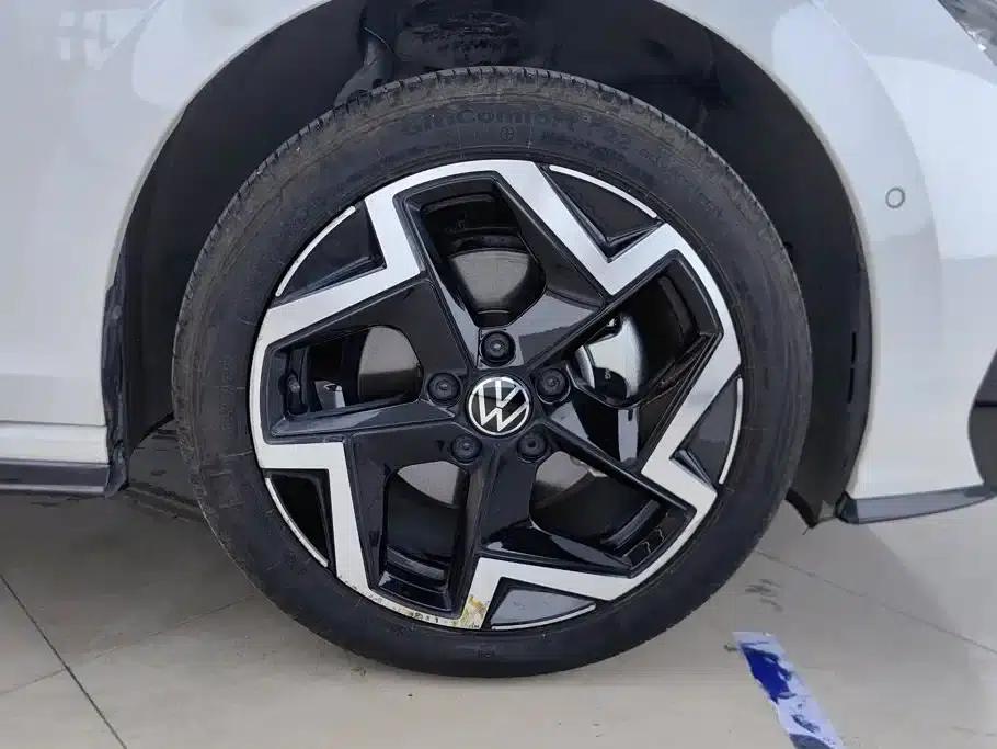 2025 Golf 300TSI R-Line — миниатюра 6