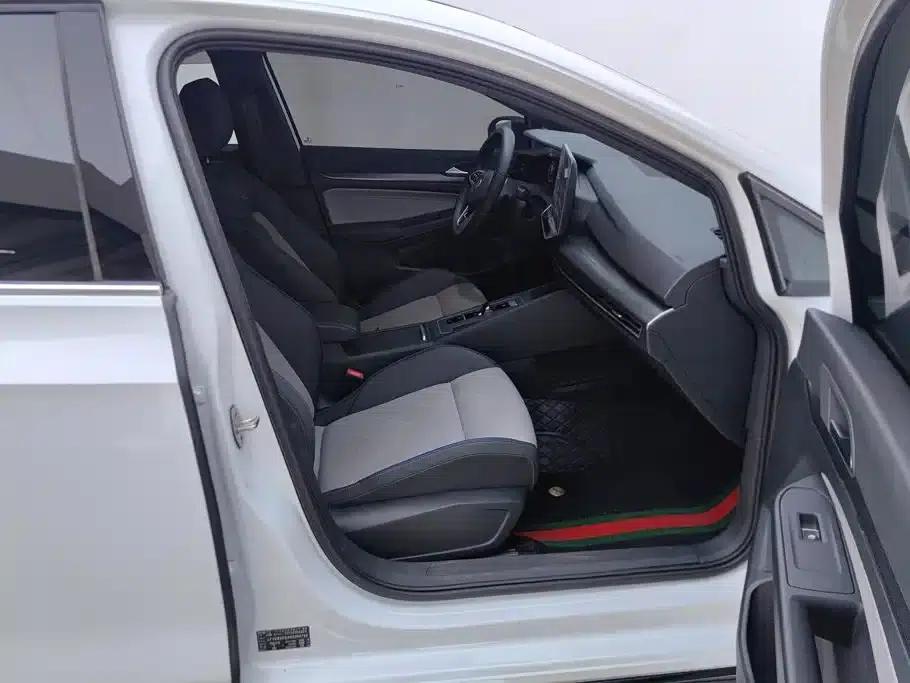 2025 Golf 300TSI R-Line — миниатюра 8