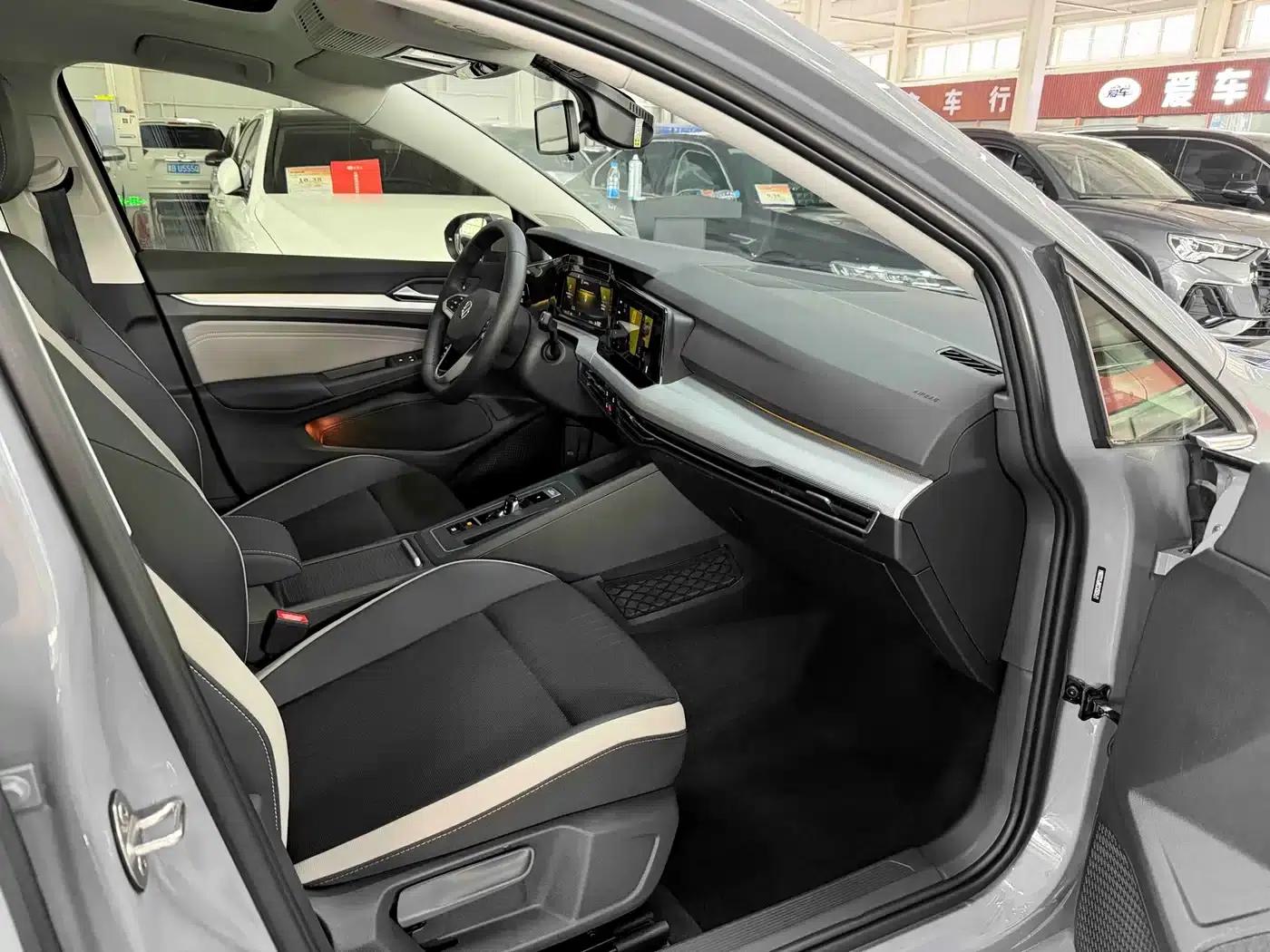 2023 Golf 280TSI DSG Pro — миниатюра 17