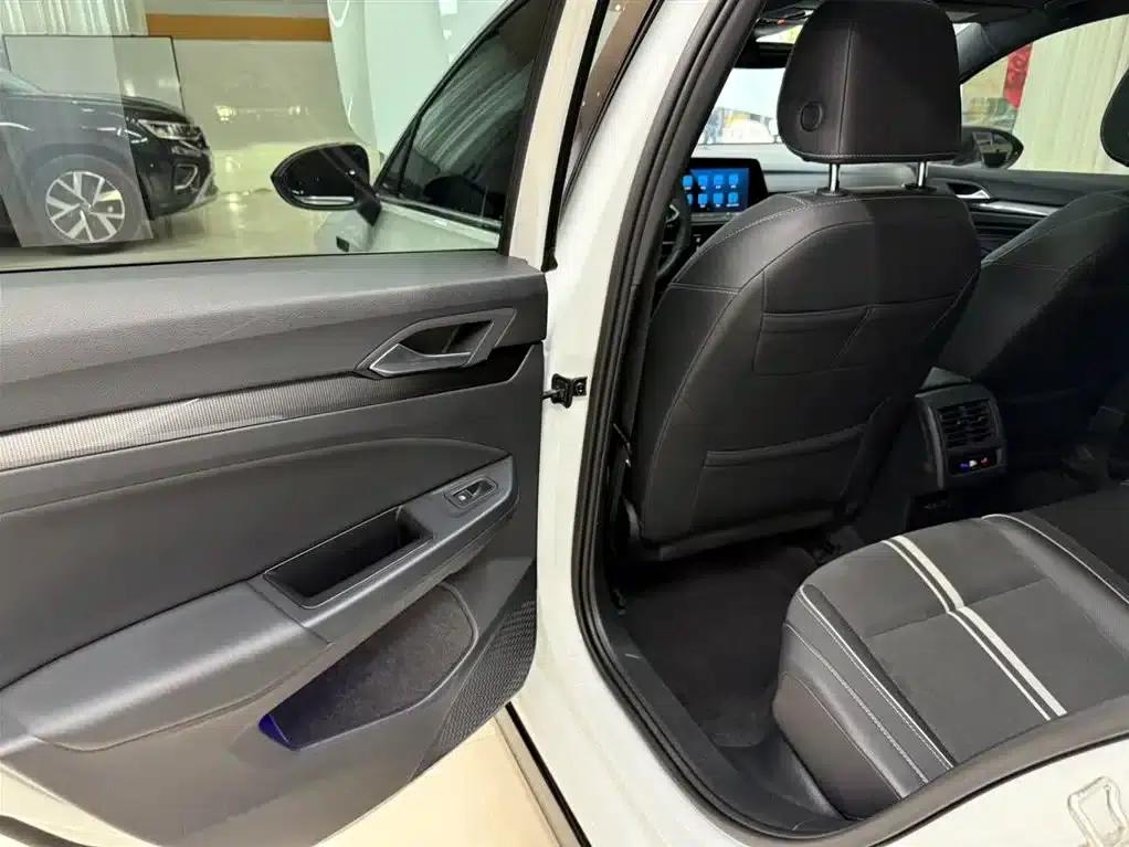2021 Golf 280TSI DSG R-Line — миниатюра 17