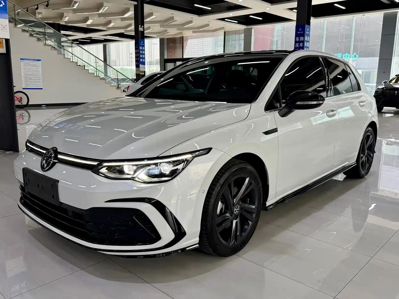2023 Golf 280TSI DSG R-Line Lite — миниатюра 1