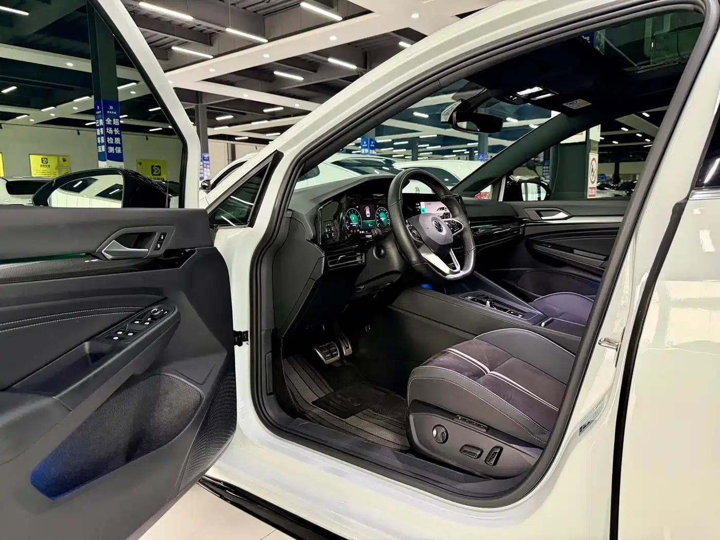 2023 Golf 280TSI DSG R-Line Lite — миниатюра 4